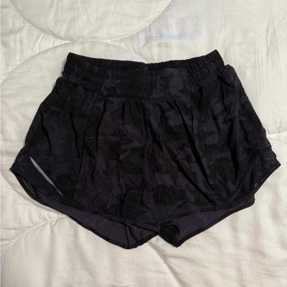 Lululemon Hottie Hot Shorts Size 6 Long